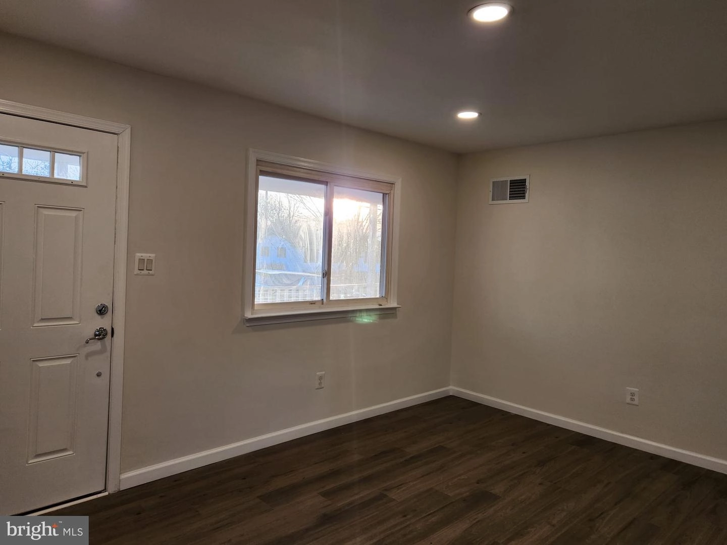 212 Cabbel Dr, Manassas Park, VA 20111 photo 10