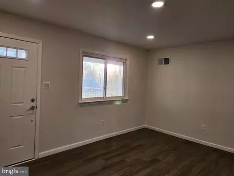 212 Cabbel Dr, Manassas Park, VA 20111 photo 10