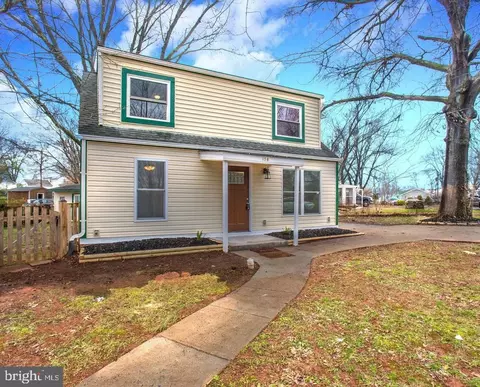 158 Polk Dr, Manassas Park, VA 20111