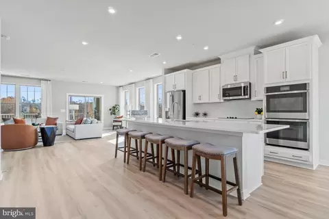 305 Awdry Way #B, Manassas Park, VA 20111