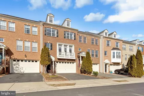 9782 Corbett Pl, Manassas Park, VA 20111 photo 2