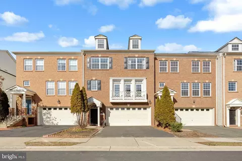 9782 Corbett Pl, Manassas Park, VA 20111