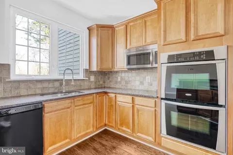 9782 Corbett Pl, Manassas Park, VA 20111 photo 17