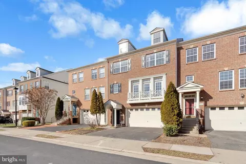 9782 Corbett Pl, Manassas Park, VA 20111 photo 3
