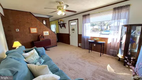 266 Manassas Dr, Manassas Park, VA 20111