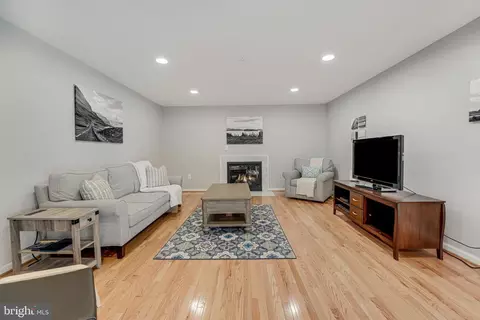 Living - 9185 Matthew Dr, Manassas Park, VA 20111 photo 4 of 8