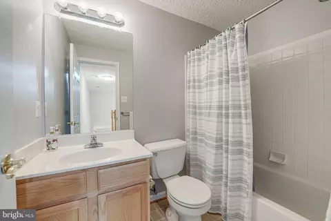 Bath - 9185 Matthew Dr, Manassas Park, VA 20111 photo 8 of 8