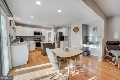 Dining - 9185 Matthew Dr, Manassas Park, VA 20111 photo 4 of 4