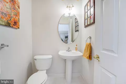 Bath - 9185 Matthew Dr, Manassas Park, VA 20111 photo 3 of 8