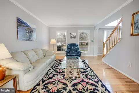 Living - 9185 Matthew Dr, Manassas Park, VA 20111 photo 2 of 8