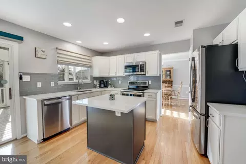 Kitchen - 9185 Matthew Dr, Manassas Park, VA 20111 photo 2 of 5