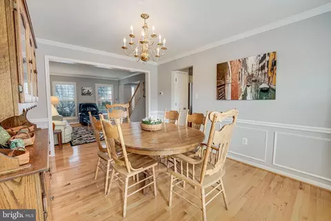 Dining - 9185 Matthew Dr, Manassas Park, VA 20111 photo 2 of 4