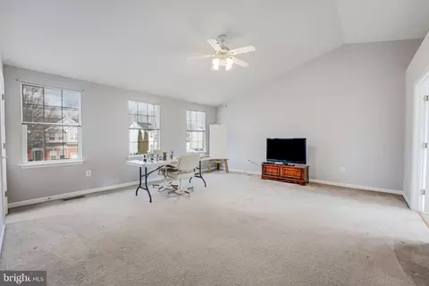 Living - 9185 Matthew Dr, Manassas Park, VA 20111 photo 6 of 8