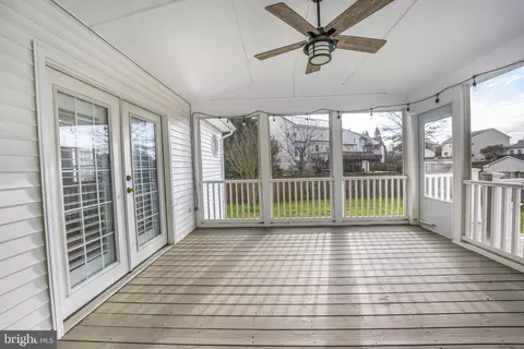 Exterior - 9185 Matthew Dr, Manassas Park, VA 20111 photo 5 of 9