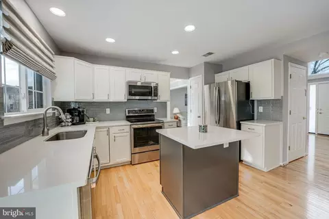 Kitchen - 9185 Matthew Dr, Manassas Park, VA 20111 photo 3 of 5