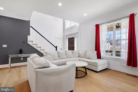 Living - 108 Luxor St, Manassas Park, VA 20111 photo 2 of 3