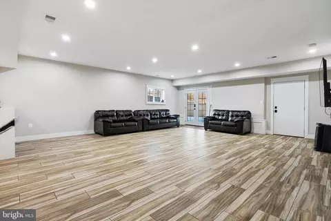 Living - 108 Luxor St, Manassas Park, VA 20111 photo 3 of 3