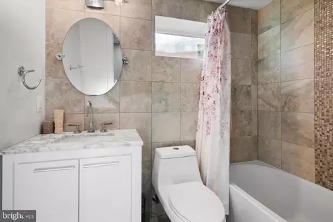 Bath - 108 Luxor St, Manassas Park, VA 20111 photo 2 of 6