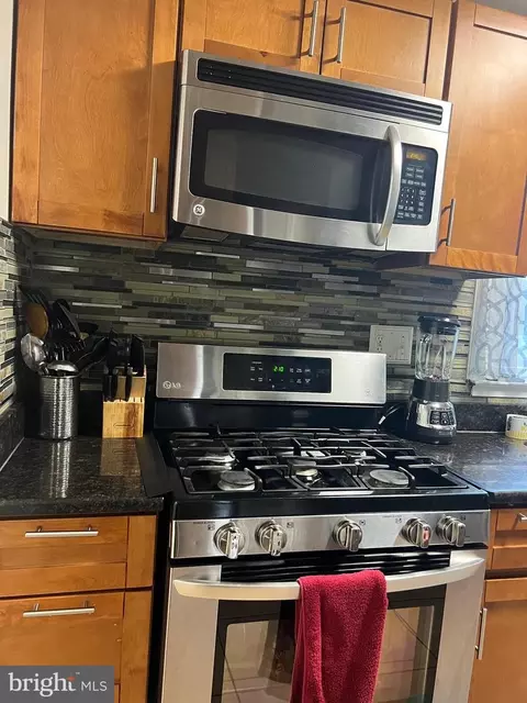 Kitchen - 161 Colburn Dr, Manassas Park, VA 20111 photo 3 of 3