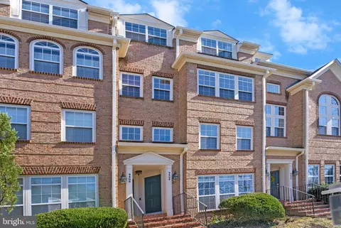 9804 Pickens Pl, Manassas Park, VA 20111