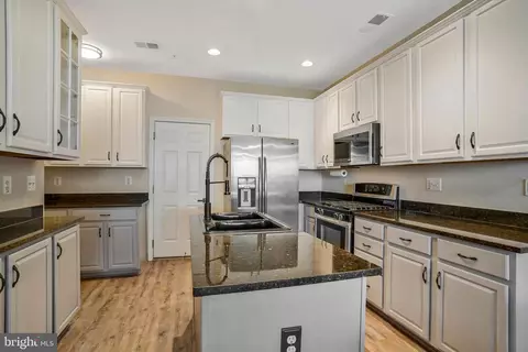 Kitchen - 9804 Pickens Pl, Manassas Park, VA 20111 photo 2 of 6