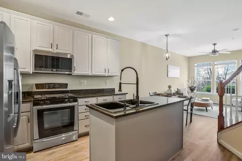 Kitchen - 9804 Pickens Pl, Manassas Park, VA 20111 photo 4 of 6