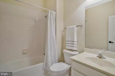 Bath - 9804 Pickens Pl, Manassas Park, VA 20111 photo 3 of 4