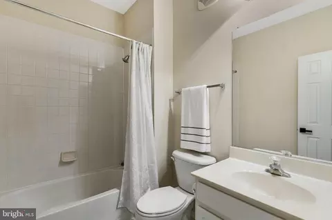 Bath - 9804 Pickens Pl, Manassas Park, VA 20111 photo 2 of 4