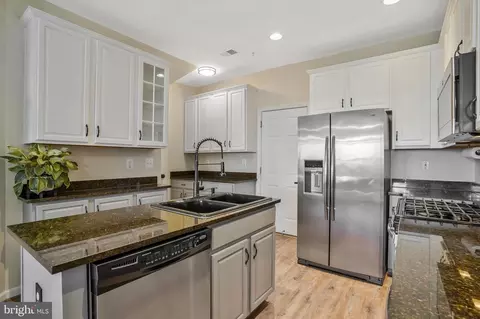 Kitchen - 9804 Pickens Pl, Manassas Park, VA 20111 photo 3 of 6