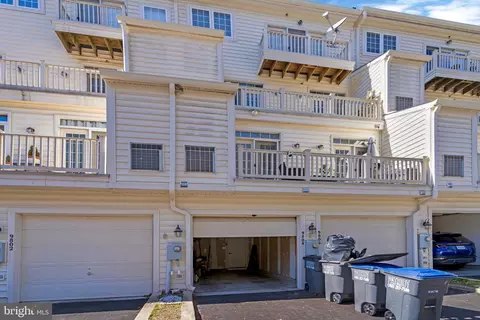 Exterior - 9804 Pickens Pl, Manassas Park, VA 20111 photo 6 of 9