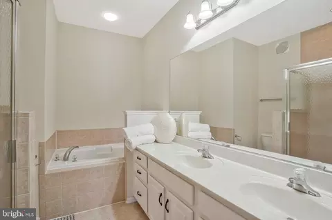 Bath - 9804 Pickens Pl, Manassas Park, VA 20111 photo 4 of 4