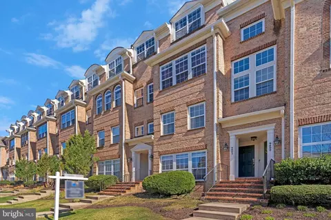 Exterior - 9804 Pickens Pl, Manassas Park, VA 20111 photo 2 of 9