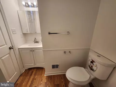 Bath - 8636 Cartwright Ct, Manassas Park, VA 20111 photo 1 of 3