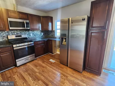 Kitchen - 8636 Cartwright Ct, Manassas Park, VA 20111 photo 2 of 2