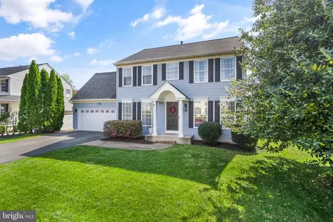 9342 S Whitt Dr, Manassas Park, VA 20111