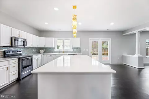 Kitchen - 102 Sheldon St, Manassas Park, VA 20111 photo 3 of 4