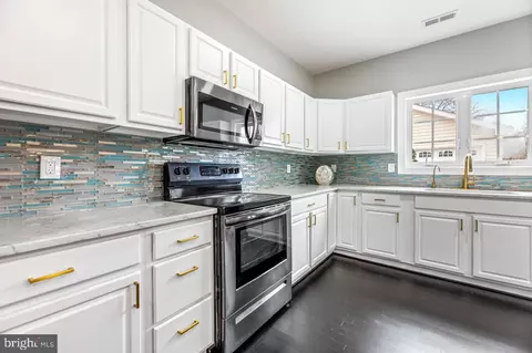 Kitchen - 102 Sheldon St, Manassas Park, VA 20111 photo 2 of 4