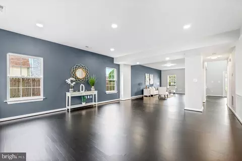 Entry Way - 102 Sheldon St, Manassas Park, VA 20111 photo 8 of 14