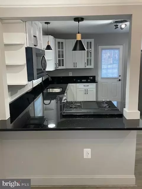 202 Holden Dr, Manassas Park, VA 20111 photo 2