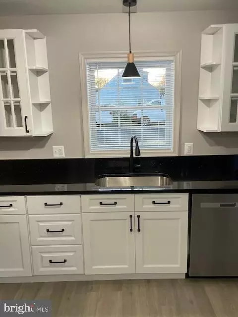 202 Holden Dr, Manassas Park, VA 20111 photo 4