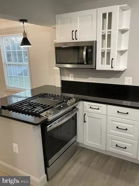202 Holden Dr, Manassas Park, VA 20111 photo 3