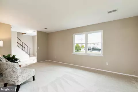 253 Cabbel Dr, Manassas Park, VA 20111 photo 3