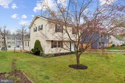 253 Cabbel Dr, Manassas Park, VA 20111 photo 2