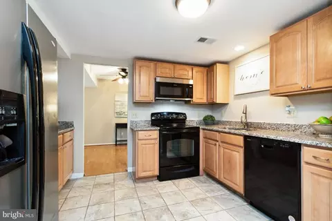 253 Cabbel Dr, Manassas Park, VA 20111 photo 4