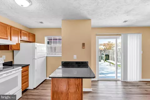 Kitchen - 8627 Cartwright Ct, Manassas Park, VA 20111 photo 4 of 10