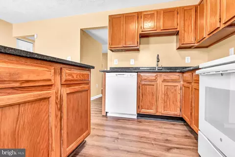 Kitchen - 8627 Cartwright Ct, Manassas Park, VA 20111 photo 8 of 10
