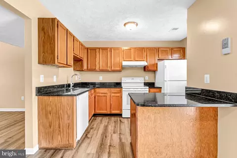 Kitchen - 8627 Cartwright Ct, Manassas Park, VA 20111 photo 3 of 10