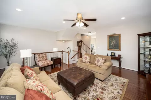 Living - 9037 Belo Gate Dr, Manassas Park, VA 20111 photo 2 of 3