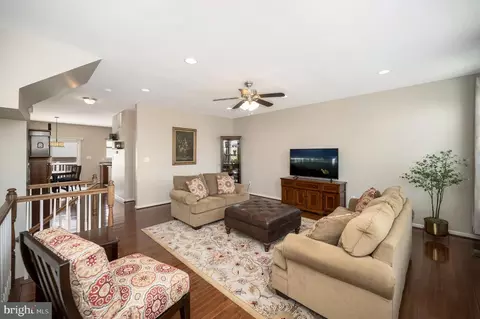 Living - 9037 Belo Gate Dr, Manassas Park, VA 20111 photo 3 of 3