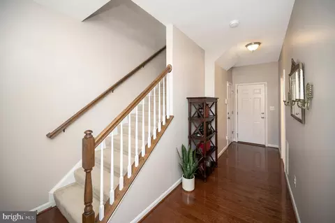 Entry Way - 9037 Belo Gate Dr, Manassas Park, VA 20111 photo 2 of 3